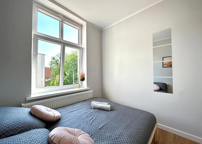 Mmrent Lighthouse * Gdansk